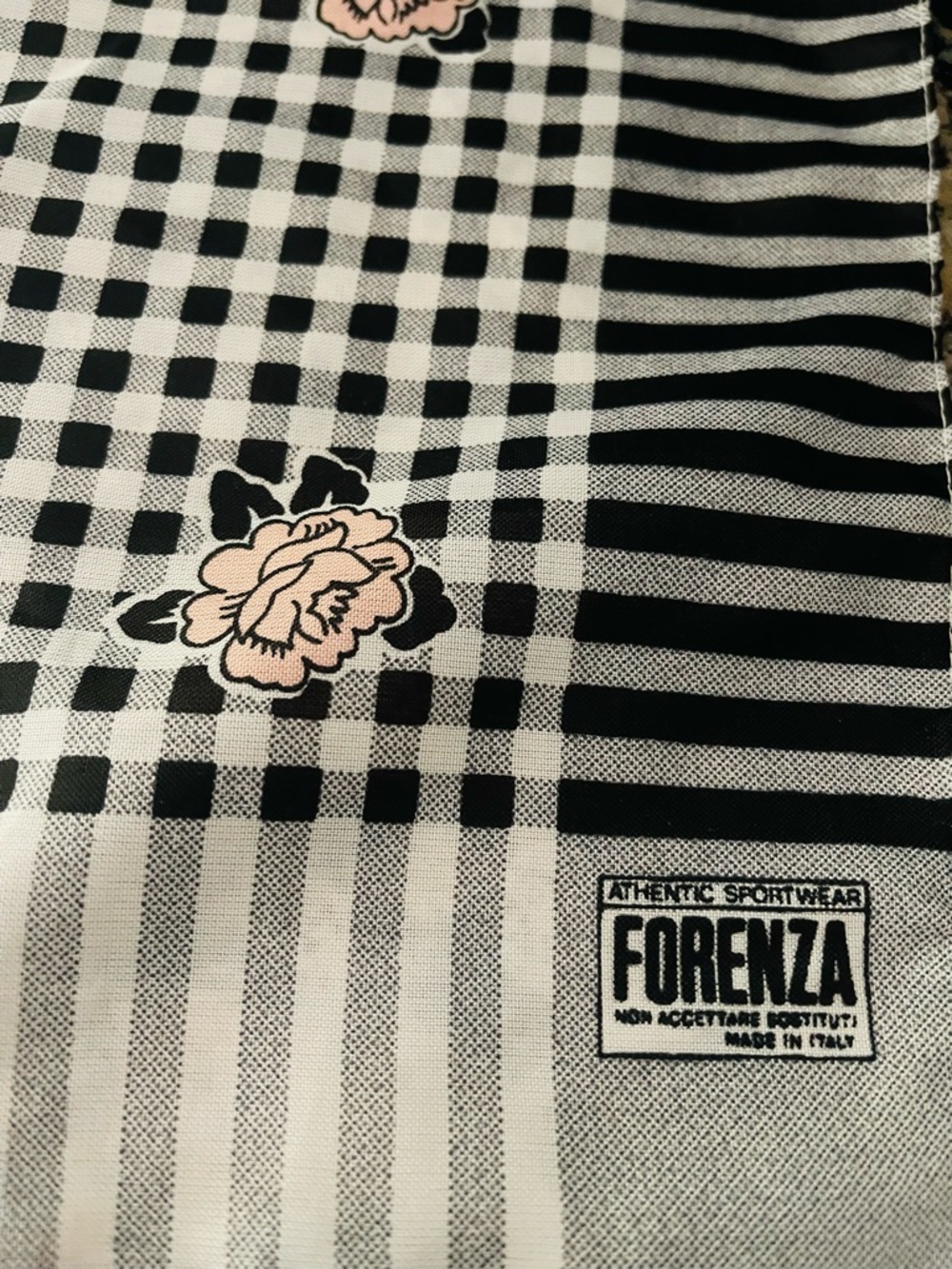Elegant vintage Forenza scarf like new